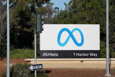 Meta tweaks Facebook app to act more like TikTok.