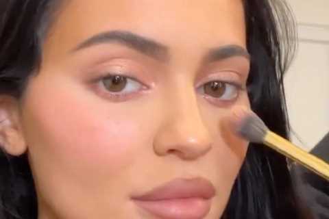 Kylie Jenner leaves fans ‘speechless’ wearing black smokey eye in glam pics after being slammed as..