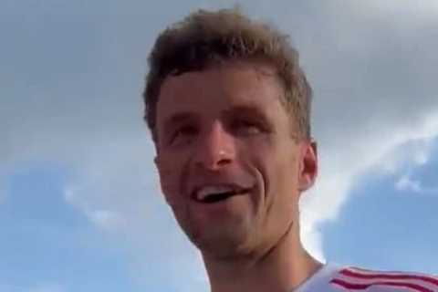 Watch Thomas Muller instantly crush Arsenal fan’s hopes of Bayern Munich legend making shock..