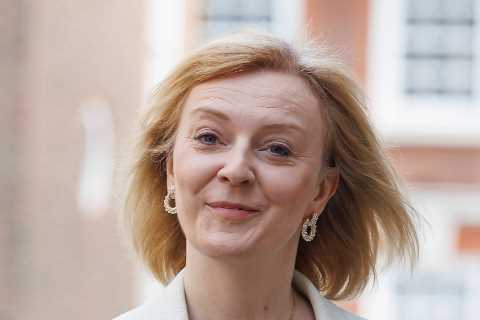 Liz Truss races into an early poll lead, leaving Rishi Sunak on the ropes in showdown for No10