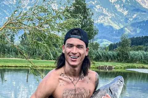 Topless Darwin Nunez shows off ‘absurd’ physique on fishing trip with Liverpool team-mates and..
