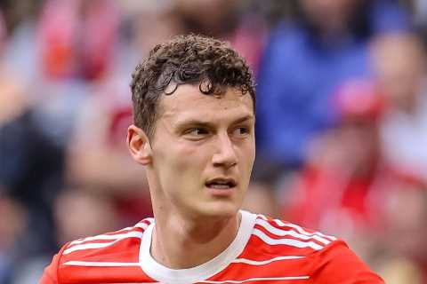 Benjamin Pavard willing to make Chelsea transfer from Bayern Munich as he is named on four-man..