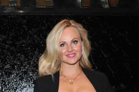 Coronation Street’s Tina O’Brien flashes her toned tummy in crop top as stars attend soap’s summer..