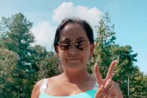 Teen Mom Jenelle Evans flaunts curves and giant thigh tattoo in neon bikini on TikTok after sharing ..