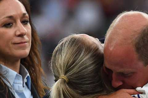 Emotional Prince William hugs sobbing England heroes after Lionesses’ Euro 2022 final win over..