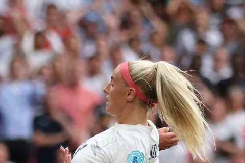 England star Chloe Kelly goes from Arsenal reject and career-threatening injury to scoring Euro..