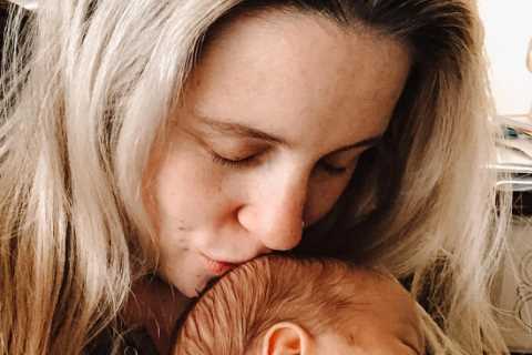 Jill Duggar ‘snuggles’ with newborn son Freddy in sweet new pic after showing off her baby boy’s..