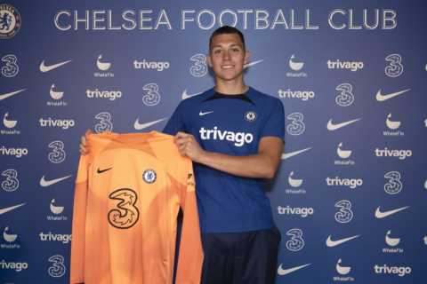 Chelsea complete £12m signing of American starlet Gabriel Slonina, 18, with keeper to stay on loan..
