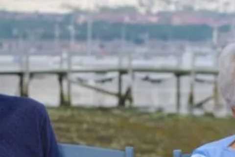 Antiques Roadshow expert floored as guest reveals how he bagged Titanic items from very last..