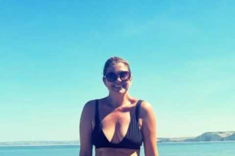 A Place In The Sun’s Amanda Lamb, 50, strips to a bikini on UK beach for the first time ‘in a..