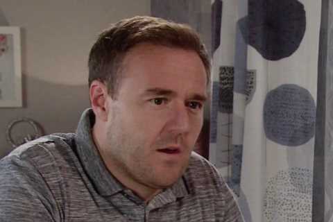 Coronation Street’s Alan Halsall looks worlds away from Tyrone in unearthed clip from TV role aged..