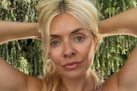 Holly Willoughby looks jaw-droppingly stunning in a bikini on sun-drenched holiday from This Morning