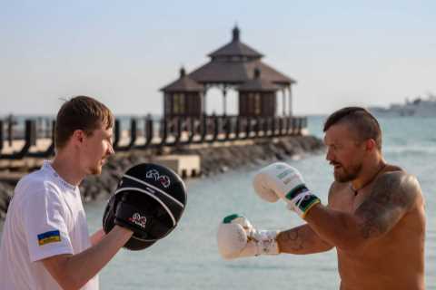 What is Oleksandr Usyk’s weight?
