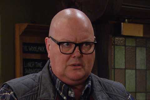 EastEnders fans left double-taking as ‘Paddy from Emmerdale’ makes rogue cameo on BBC set