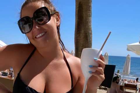 Jacqueline Jossa shows off her ‘real body’ in a black swimsuit on family holiday