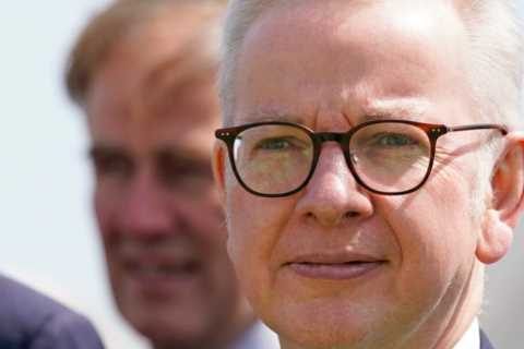 Michael Gove backs Rishi Sunak to be next PM &amp; slams Liz Truss’ plans a ‘holiday from reality’