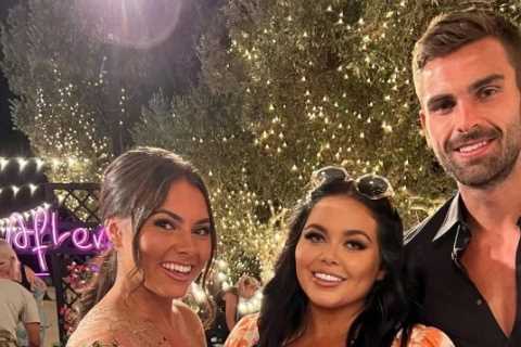 Scarlett Moffatt seen posing with new Love Island pals as she says she feels “lost” since show ended