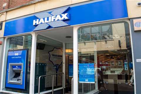Halifax and Lloyds Bank down leaving hundreds of customers locked out of online banking and app