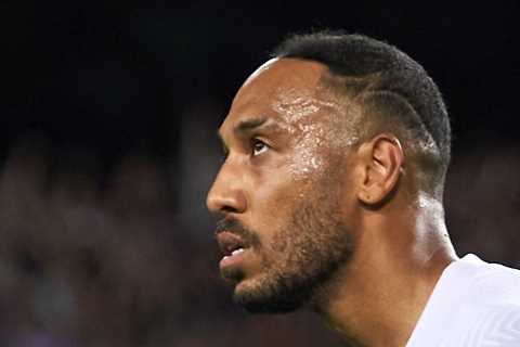 ‘They don’t know what they want’ – Chelsea transfer for Pierre-Emerick Aubameyang ‘panic buy’,..