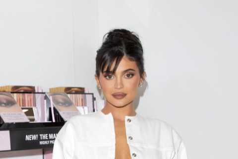 Kylie Jenner shows off $5K lipstick purse at her cosmetics launch party after she’s slammed for..