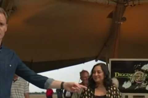 Dan Walker and Michaela Strachan’s new show Digging for Treasure baffles viewers as they all make..
