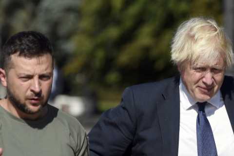 Boris Johnson faces calls to hand  Ukrainian President Volodymyr Zelensky top gong in resignation..