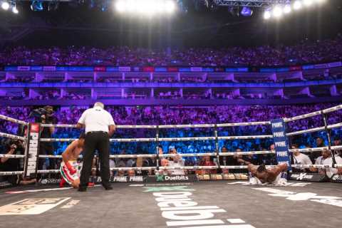 KSI does press-ups against pro-boxer Luis Alcaraz Pineda as he mocks awful opponent who spent whole ..
