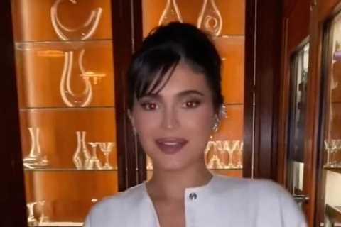 Kylie Jenner shades Kim Kardashian by adding sister’s nemesis to her elite entourage just months..