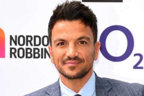 Peter Andre rubs shoulders with Love Island stars at wild summer party