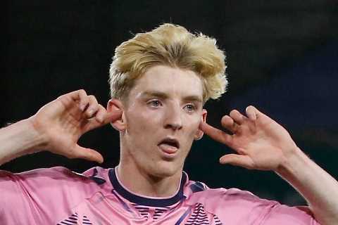 Watch Chelsea transfer target Anthony Gordon score with brilliant finish to show why Everton want..
