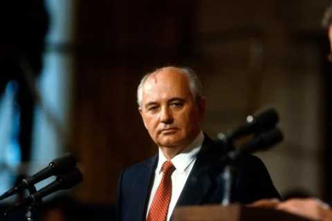 Boris Johnson and Putin lead tributes to Mikhail Gorbachev after leader who helped end Cold War dies