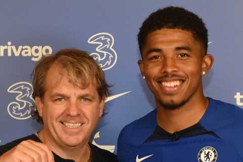Premier League clubs smash £1BILLION net spend barrier for first time in transfer window as Chelsea ..