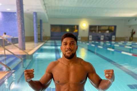 Anthony Joshua shows off incredible figure in pool after Oleksandr Usyk defeat and vows to ‘work..