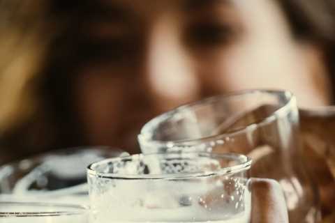 Lib Dem leader urges govt to draw up Covid-style bailout for pubs with energy bills to rise by..