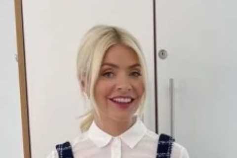 Holly Willoughby flashes her tanned legs in minidress after summer holidays
