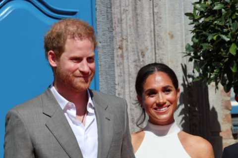 ‘Playful’ Prince Harry ‘has vanished’ as he poses ‘awkwardly’ with Meghan Markle at Invictus Games..