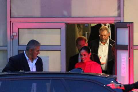 Meghan Markle and Prince Harry booed &amp; branded ‘fake royals’ by crowd on ‘me me me’ mini-tour