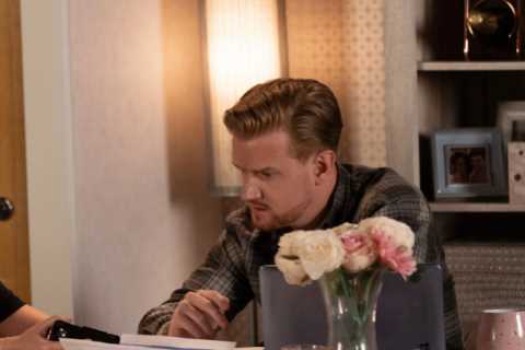Coronation Street spoilers: Gary Windass shocked as loan shark Sharon returns with a threat