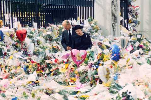 The ONE and only time the Queen broke royal protocol after the monarchy was rocked by Princess..
