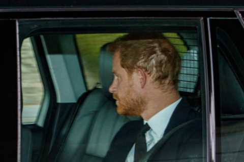 Prince Harry seen leaving Balmoral after tragically arriving too late to say goodbye before Queen’s ..