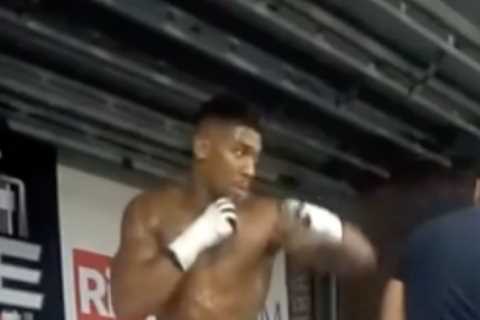 Fans all saying the same thing as Anthony Joshua’s ex-coach shares footage of AJ showing ‘raw..