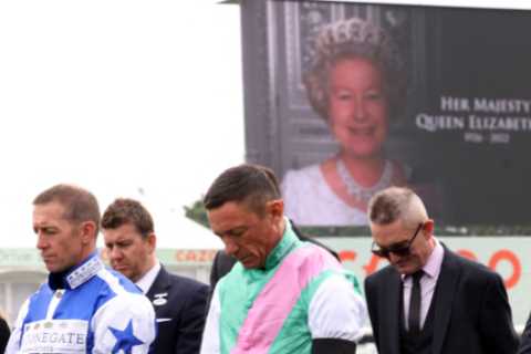 Frankie Dettori visibly emotional remembering The Queen at Doncaster as he joins jockeys in black..