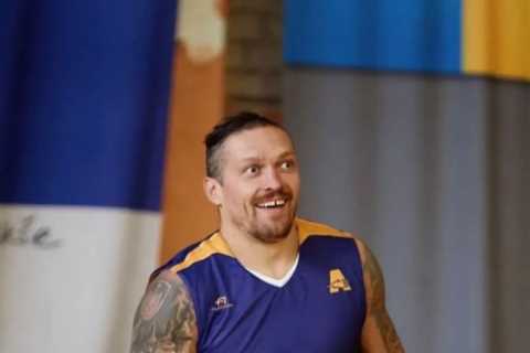 Oleksandr Usyk plays in charity basketball match as he relaxes while Tyson Fury edges closer to..