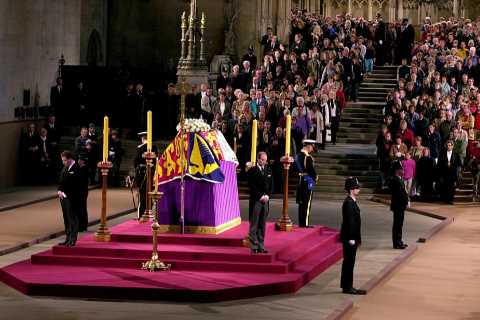 Brits will be able to see the Queen’s coffin from TOMORROW with up to a million set to file past –..