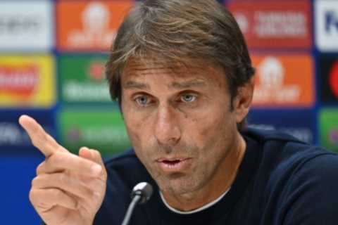 Tottenham manager Antonio Conte paid respect to the Queen by visiting Buckingham Palace and laying..