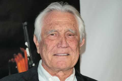 James Bond icon George Lazenby ‘booed off stage’ after ‘belittling the Queen’ and making ‘creepy..