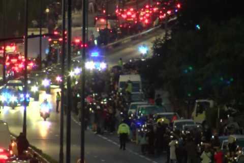 Mourners line the streets as the Queen’s coffin is brought to London before millions will pay their ..
