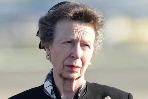 I’m a body language expert &amp; Princess Anne is keeping formal &amp; regimented – but here’s how..