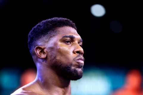 Anthony Joshua expects Tyson Fury fight contract ‘in next couple days’ and broadcaster situation..