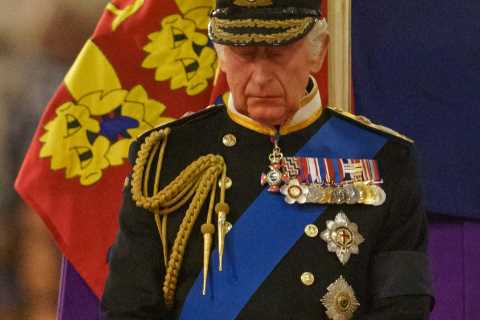 King Charles used ‘coping rituals’ to hold back his tears during vigil to the Queen, body language..